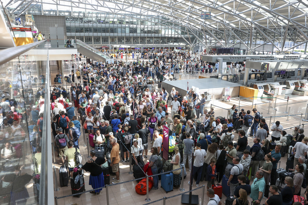 Internet outage latest | Airlines, businesses hit by global technology disruption