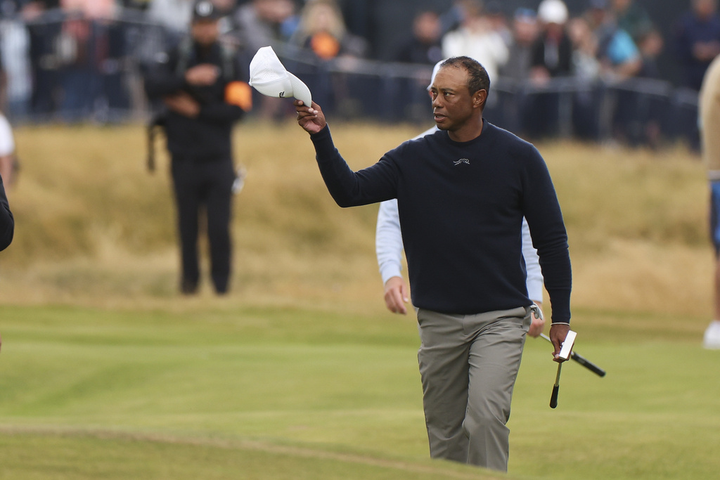 Tiger Woods ends his season by missing the cut in the British Open 95