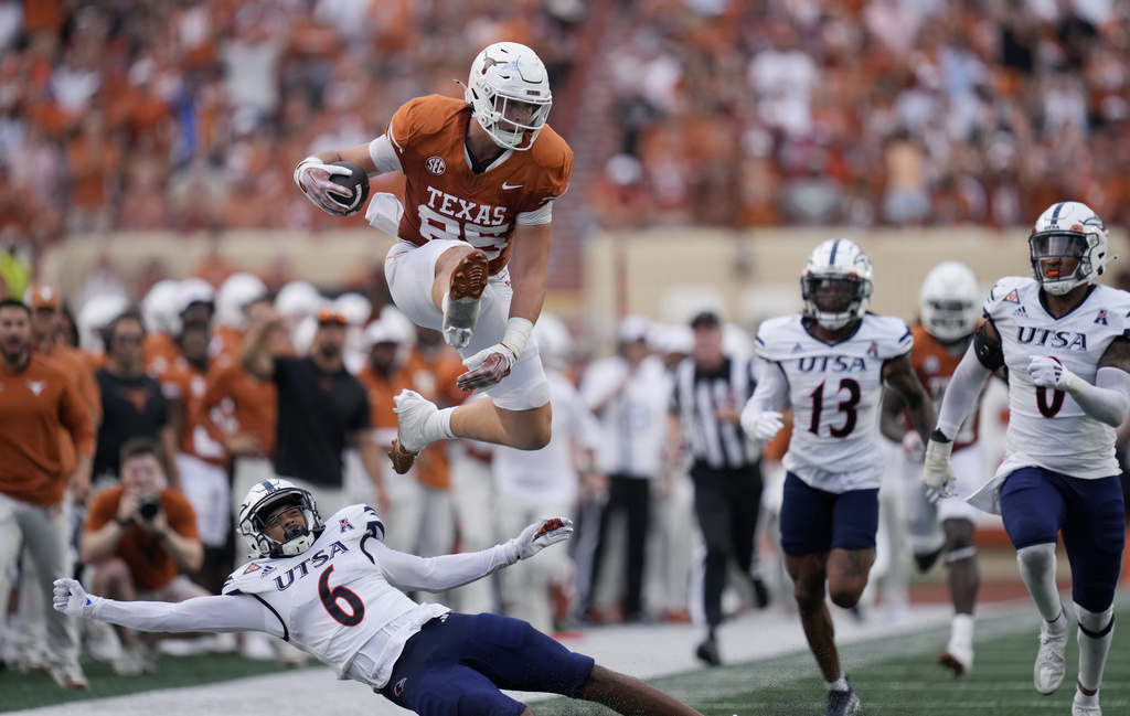 Texas on top! Longhorns take over at No. 1 in AP Top 25 for first time