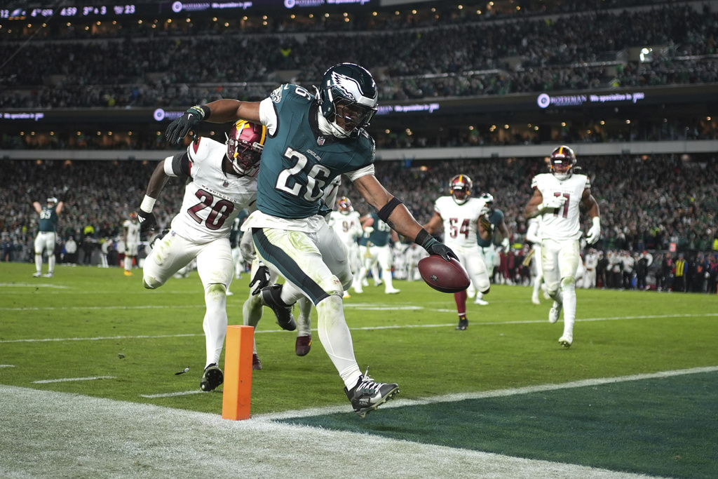 Saquon Barkley runs for 2 TDs, Eagles beat Commanders 26-18 to stretch NFC East lead Saquon Barkley runs for 2 TDs, Eagles beat Commanders 26-18 to stretch NFC East lead