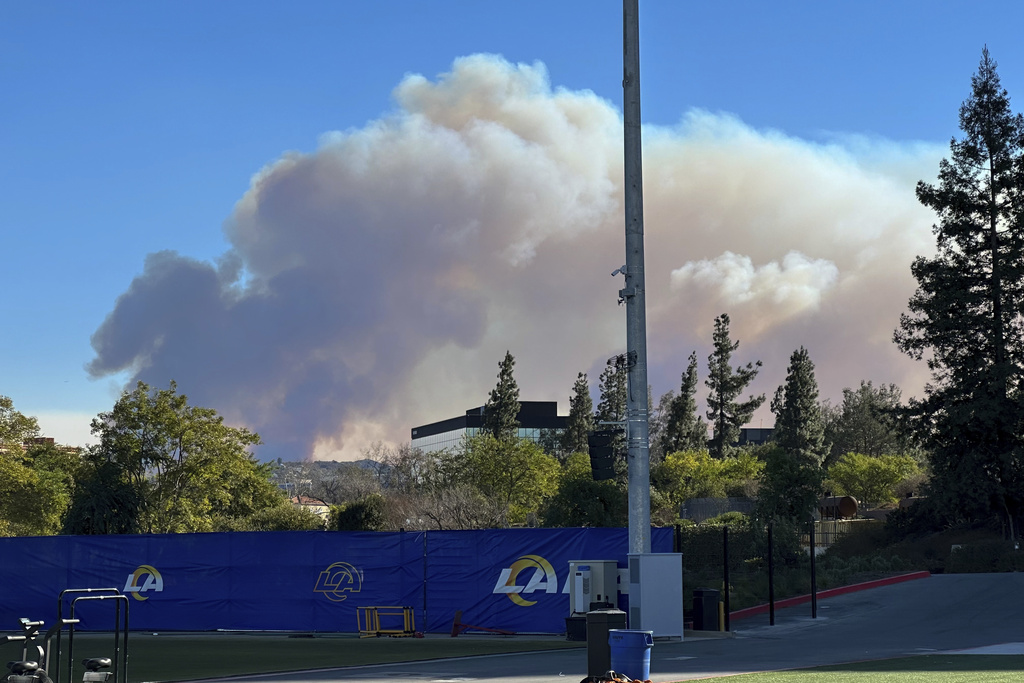 NFL moves Vikings-Rams playoff game to Arizona after days of devastating wildfires in Los Angeles NFL moves Vikings-Rams playoff game to Arizona after days of devastating wildfires in Los Angeles