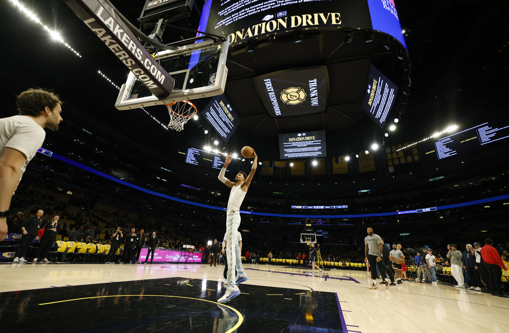 Lakers, Clippers return to their home courts after days of fire