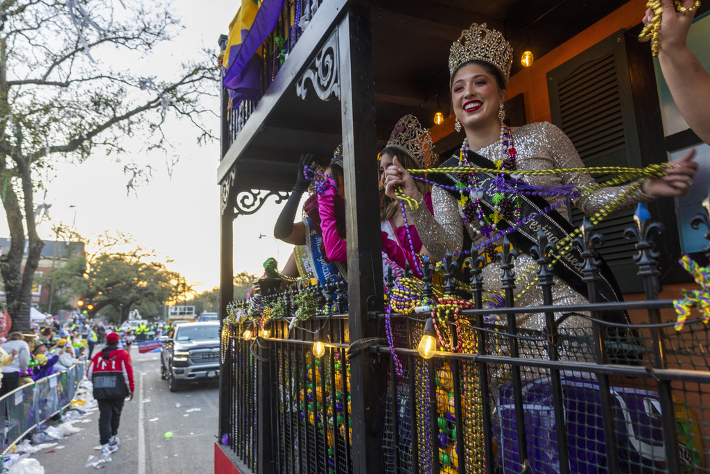 New Orleans rushes to rework Mardi Gras celebrations in the face of storm and twister warnings New Orleans rushes to rework Mardi Gras celebrations in the face of storm and twister warnings