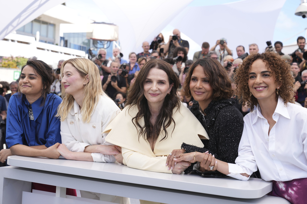 Cannes opens with Binoche’s jury and De Niro getting an honorary Palme d’Or