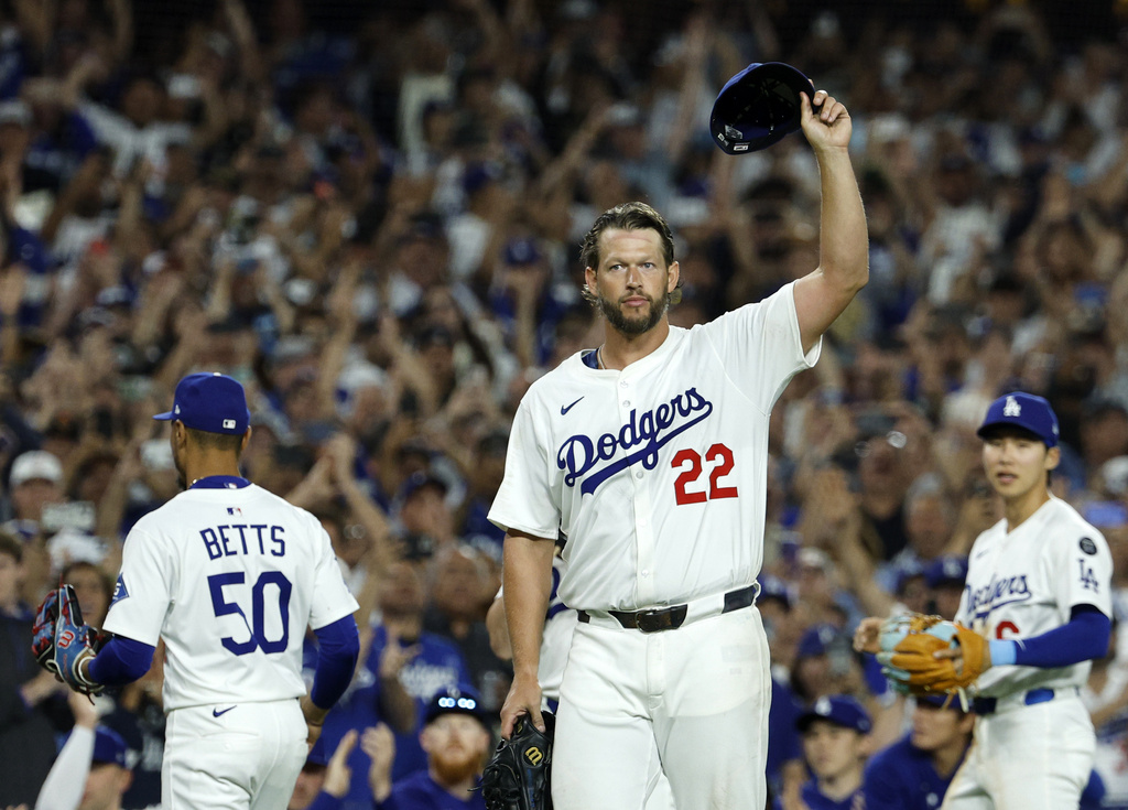 A slider, a milestone and a heartfelt thank you: Kershaw’s 3,000th strikeout A slider, a milestone and a heartfelt thank you: Kershaw’s 3,000th strikeout