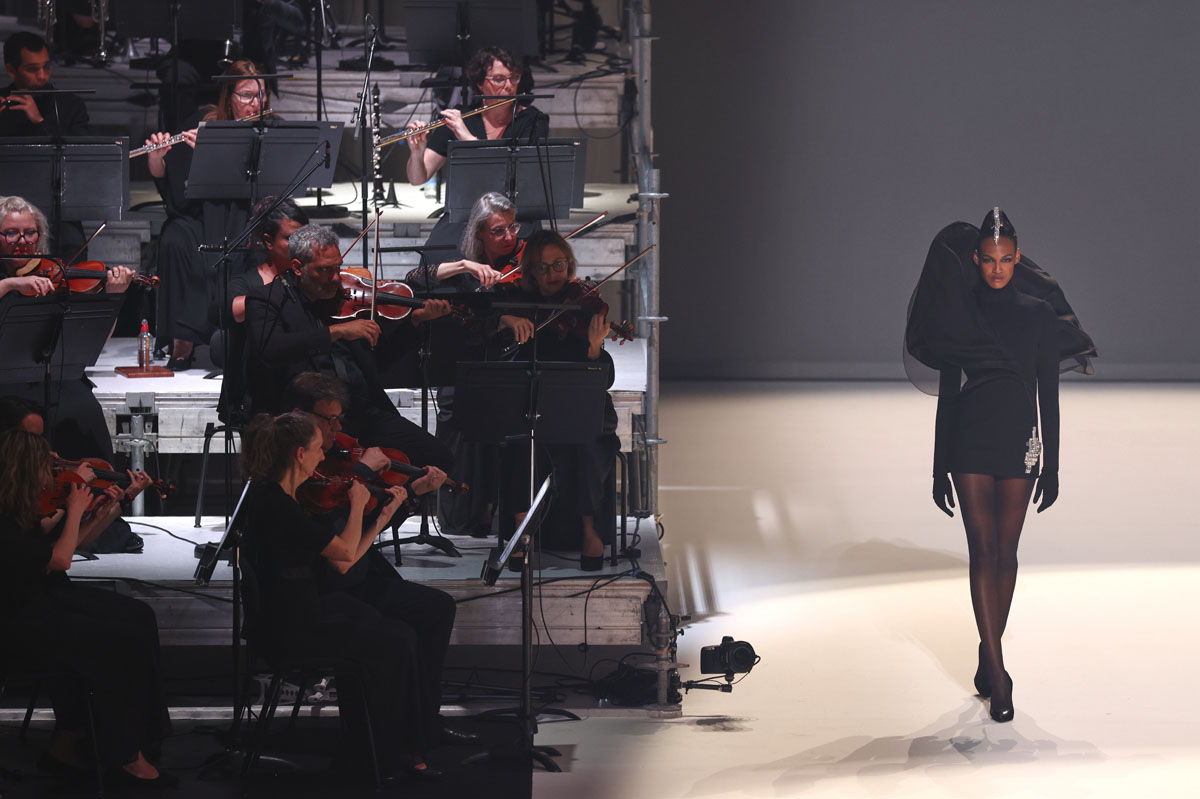 Stéphane Rolland lets couture speak for itself with space-age glamor