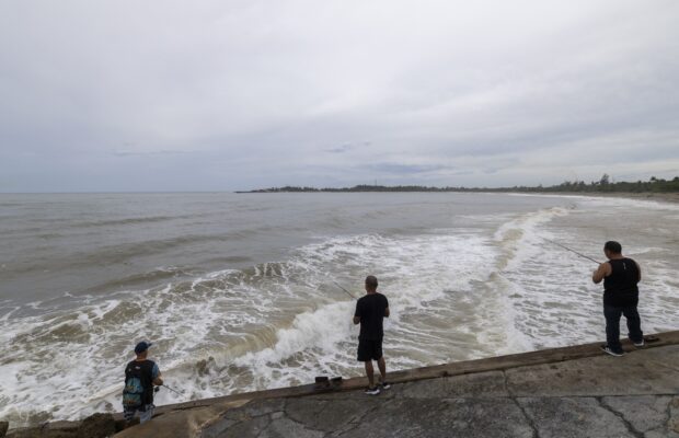 Stronger, bigger Hurricane Erin forecast to create dangerous surf along US coast