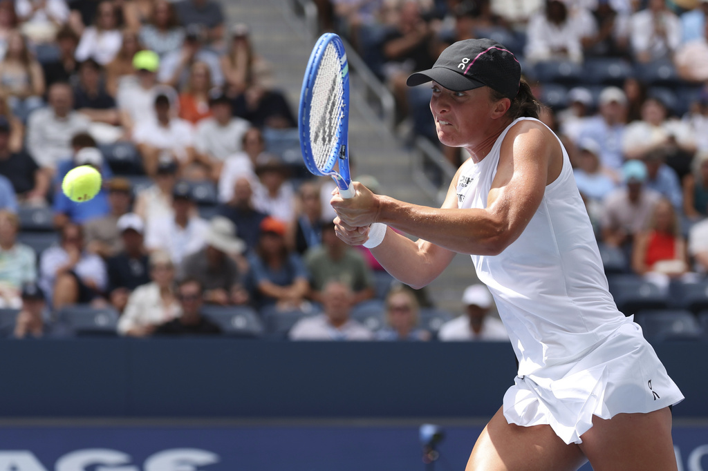 Naomi Osaka and Iga Swiatek roll into the quarterfinals at the US Open Naomi Osaka and Iga Swiatek roll into the quarterfinals at the US Open