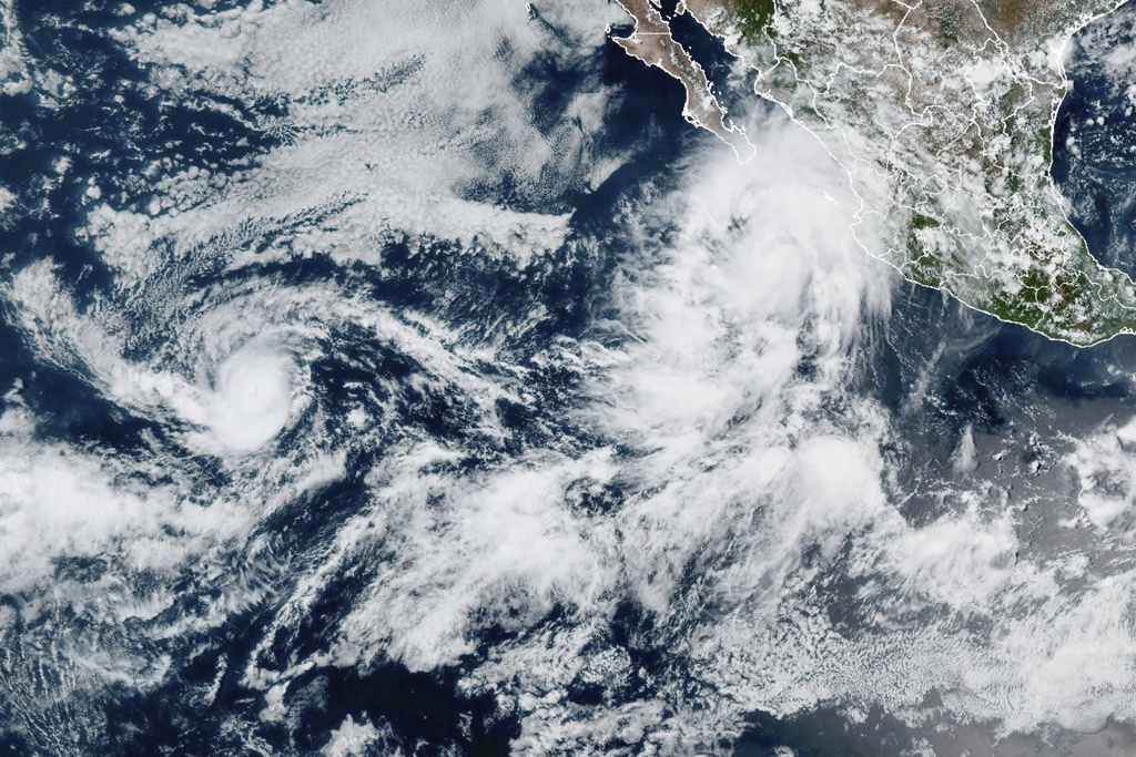 Lorena becomes a hurricane off the western coast of Mexico as Kiko travels over open waters Lorena becomes a hurricane off the western coast of Mexico as Kiko travels over open waters
