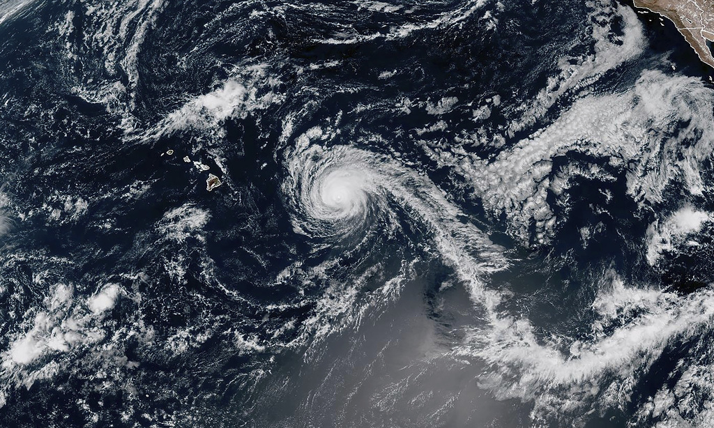 Kiko weakens into a tropical storm but brings dangerous surf to Hawaii Kiko weakens into a tropical storm but brings dangerous surf to Hawaii