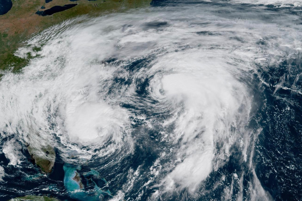 Hurricane Imelda rumbles toward Bermuda as airport, schools and government offices close Hurricane Imelda rumbles toward Bermuda as airport, schools and government offices close