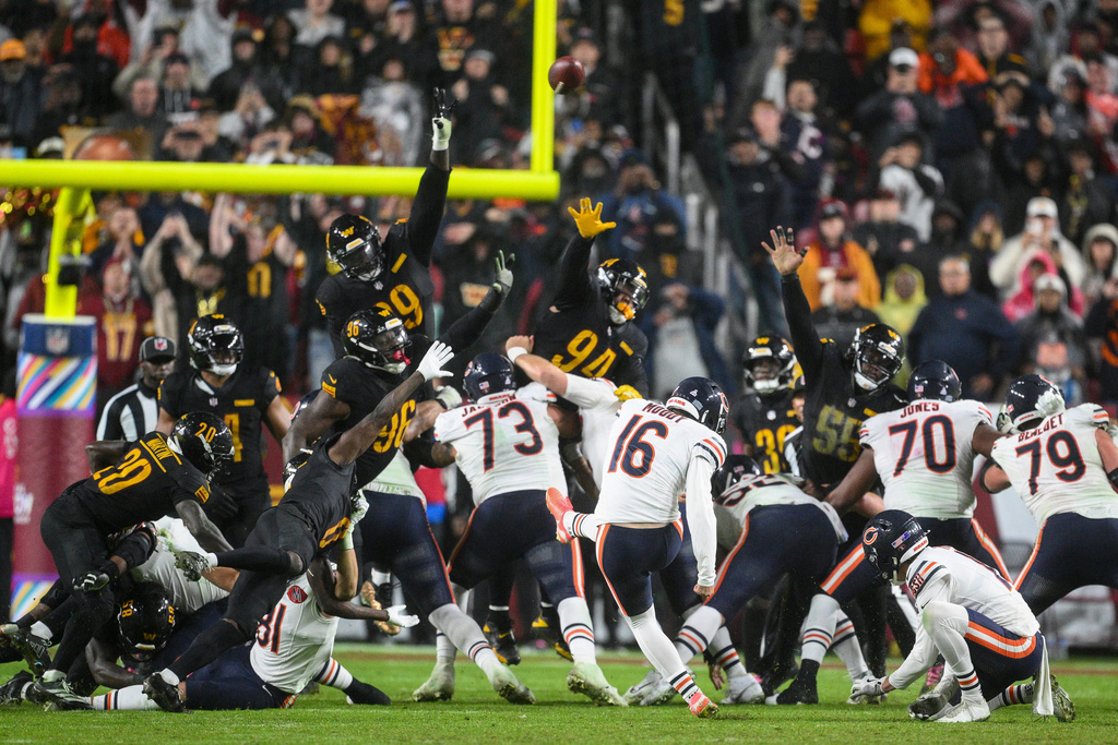 No Hail Mary magic this time and Moody’s last-play kick lifts the Bears past the Commanders 25-24 No Hail Mary magic this time and Moody’s last-play kick lifts the Bears past the Commanders 25-24