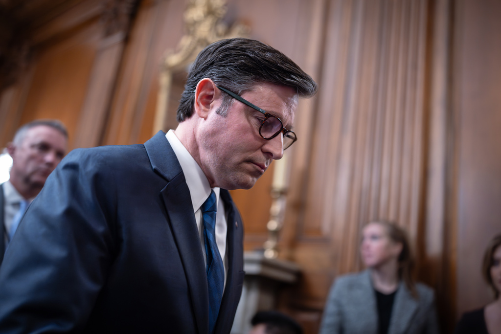 Trump says Senate should scrap the filibuster to end the shutdown, an idea opposed by Republicans Trump says Senate should scrap the filibuster to end the shutdown, an idea opposed by Republicans