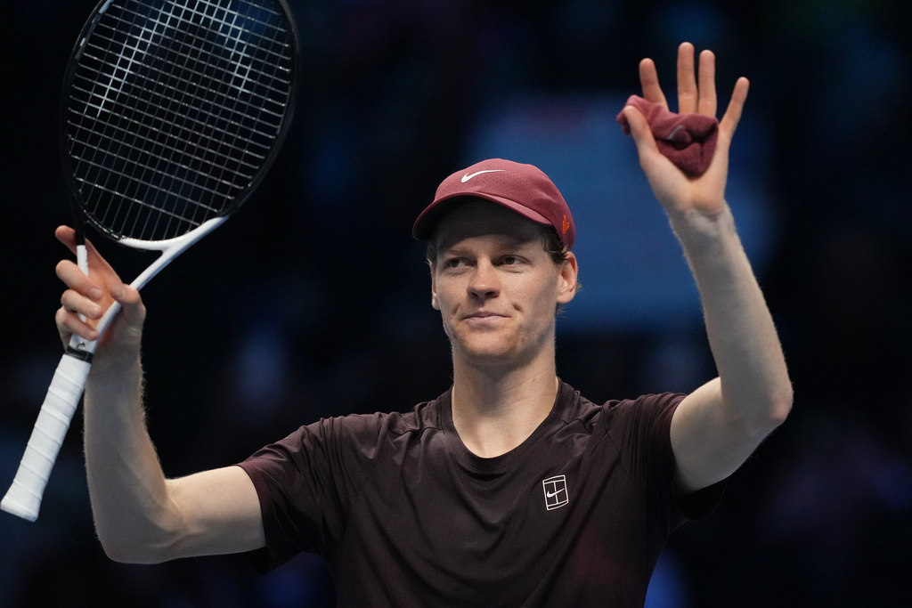 Jannik Sinner seals semifinal spot at ATP Finals with win over Alexander Zverev Jannik Sinner seals semifinal spot at ATP Finals with win over Alexander Zverev
