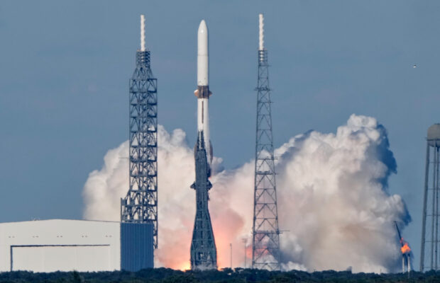 Blue Origin launches huge rocket carrying twin NASA spacecraft to Mars