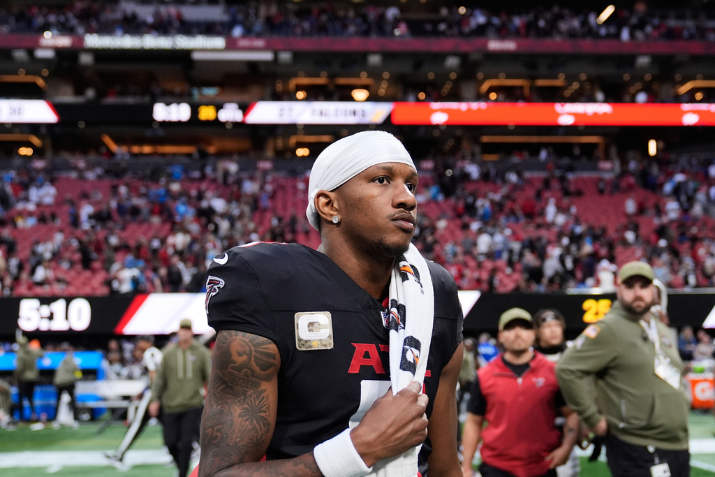 Falcons QB Penix headed to injured reserve, will miss at least 4 games with left knee injury Falcons QB Penix headed to injured reserve, will miss at least 4 games with left knee injury