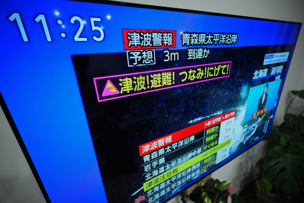 Magnitude 7.5 quake in northern Japan injures 23 people and triggers a tsunami Magnitude 7.5 quake in northern Japan injures 23 people and triggers a tsunami