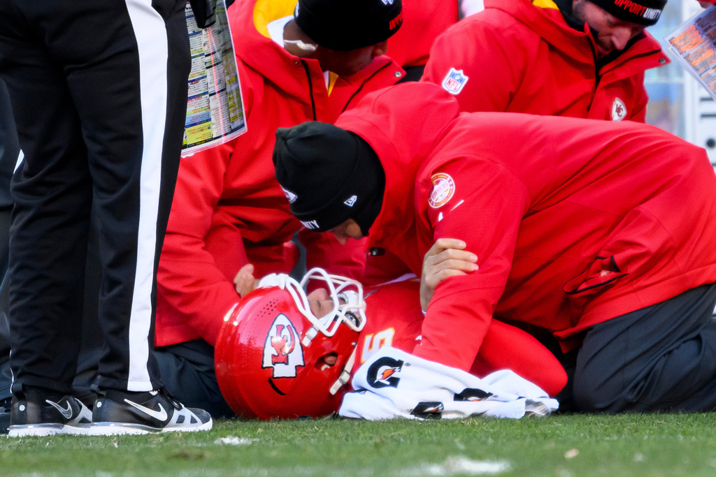 Chiefs’ Patrick Mahomes begins rehab after knee surgery with eye on Week 1 return in 2026