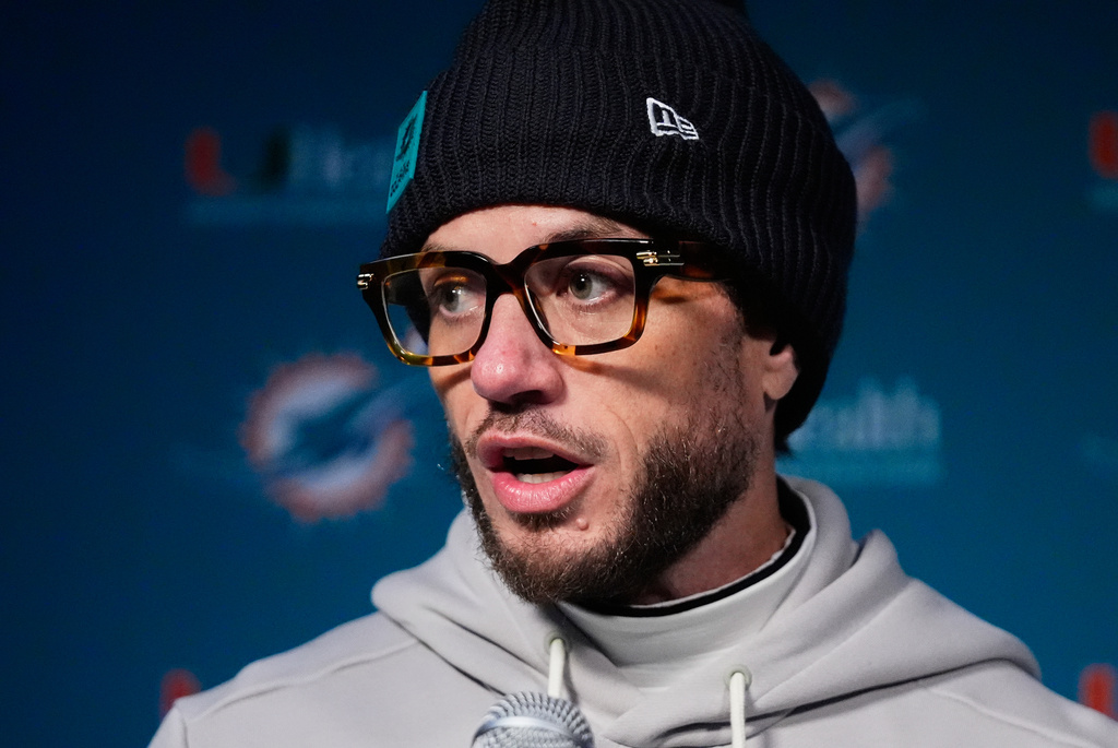 Mike McDaniel joins Harbaugh, Herbert as Chargers’ offensive coordinator after Dolphins firing Mike McDaniel joins Harbaugh, Herbert as Chargers’ offensive coordinator after Dolphins firing