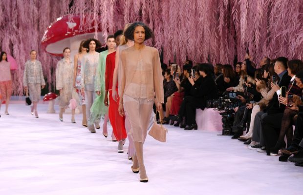 Chanel couture gets a breath of fresh air — and a star-studded audience