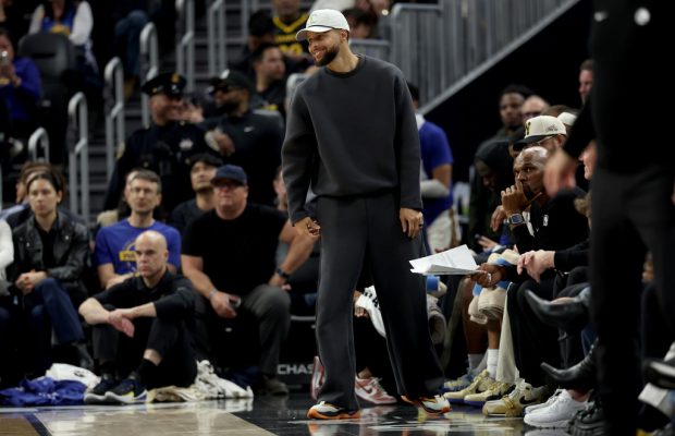 Injured Warriors star Stephen Curry to sit out All-Star Game with lingering right knee injury