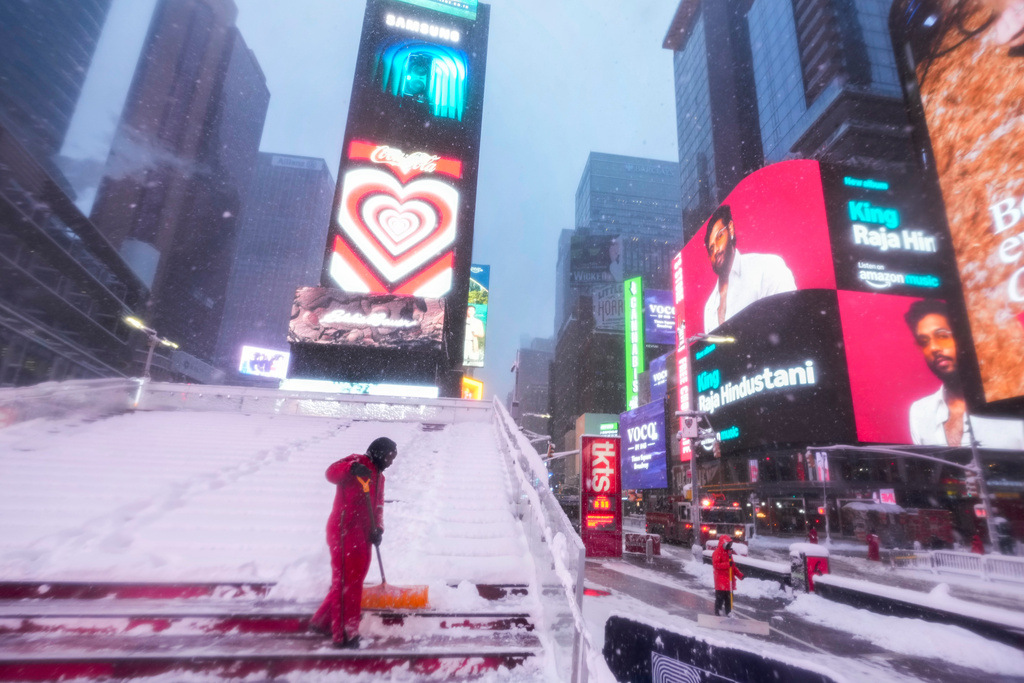 Snowfall intensifies in Northeast, with many stuck at home under blizzard warnings and travel bans Snowfall intensifies in Northeast, with many stuck at home under blizzard warnings and travel bans