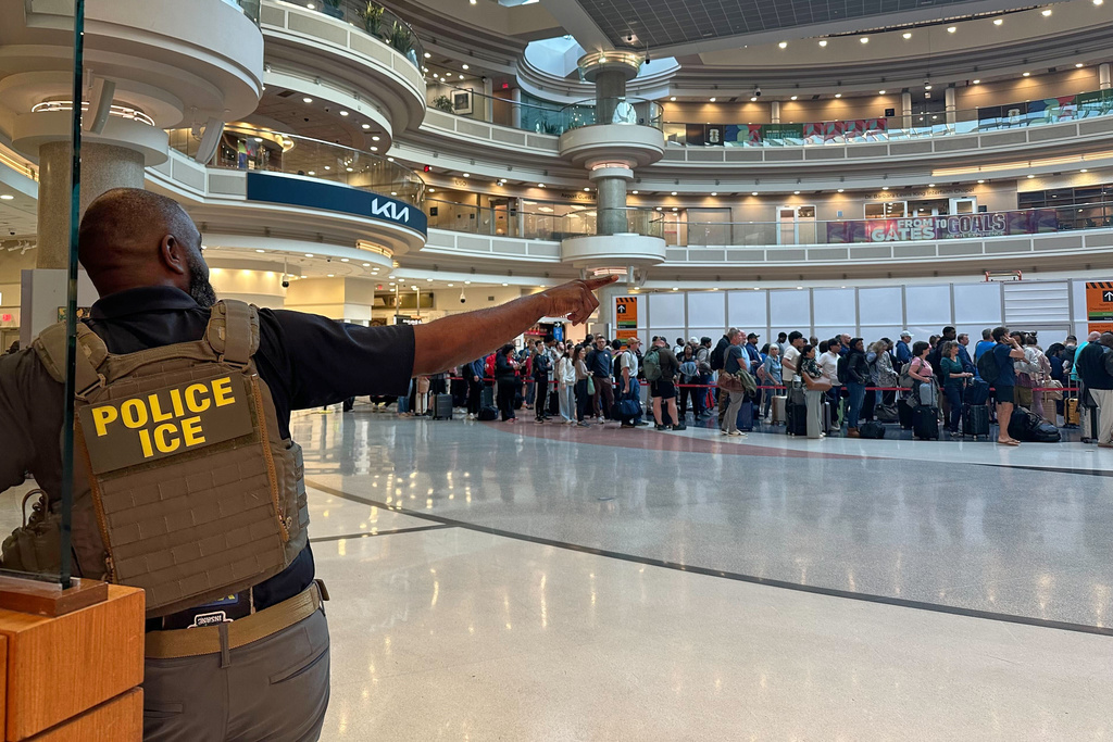 Federal immigration agents seen at Atlanta airport after Trump order amid during partial shutdown Federal immigration agents seen at Atlanta airport after Trump order amid during partial shutdown