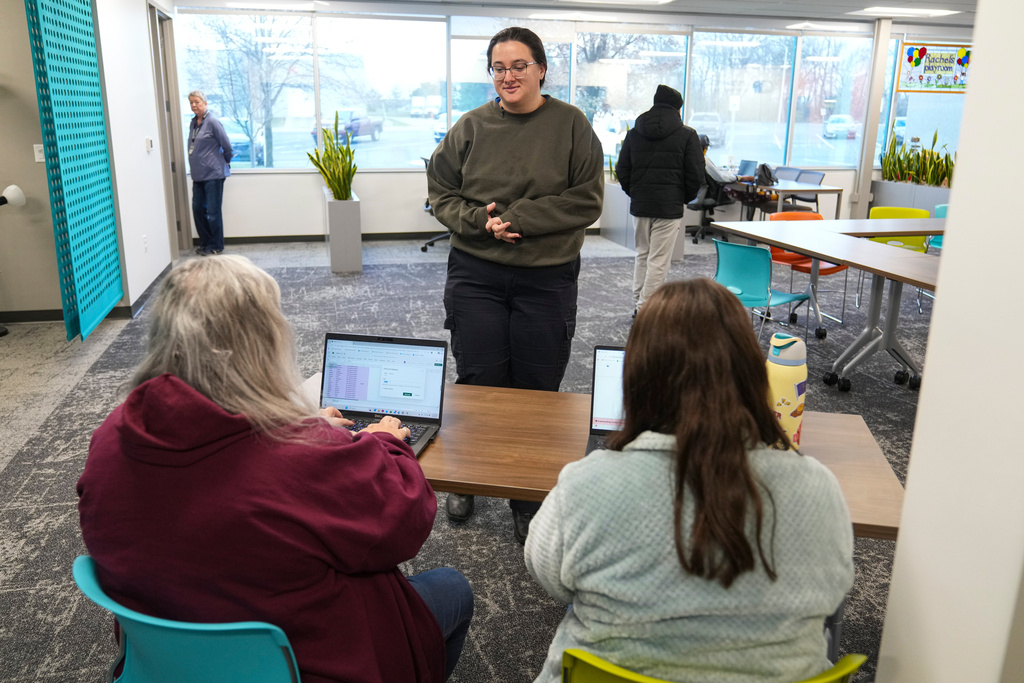 TSA officers share how they’re scraping by without pay