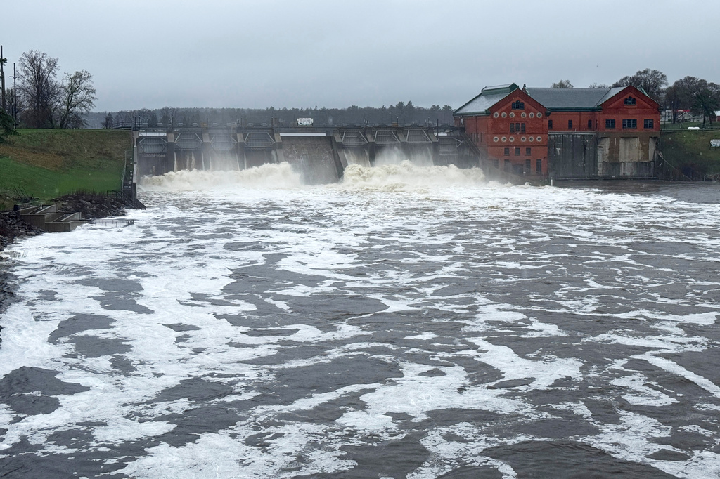 Severe storms continue to produce heavy rain, lightning and flooding across parts of US Severe storms continue to produce heavy rain, lightning and flooding across parts of US