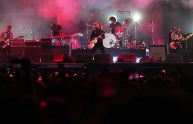 Foo Fighters bring their stadium show to a modest NYC venue. Inside the exclusive, surprise concert