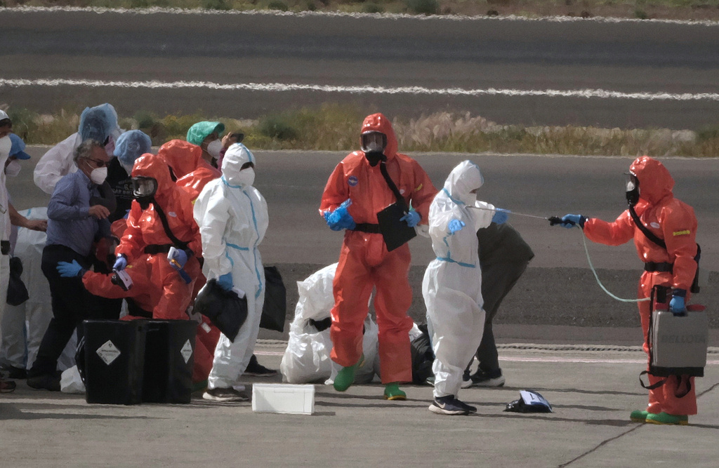 2 passengers test positive for hantavirus as a third shows symptoms after cruise ship evacuation 2 passengers test positive for hantavirus as a third shows symptoms after cruise ship evacuation