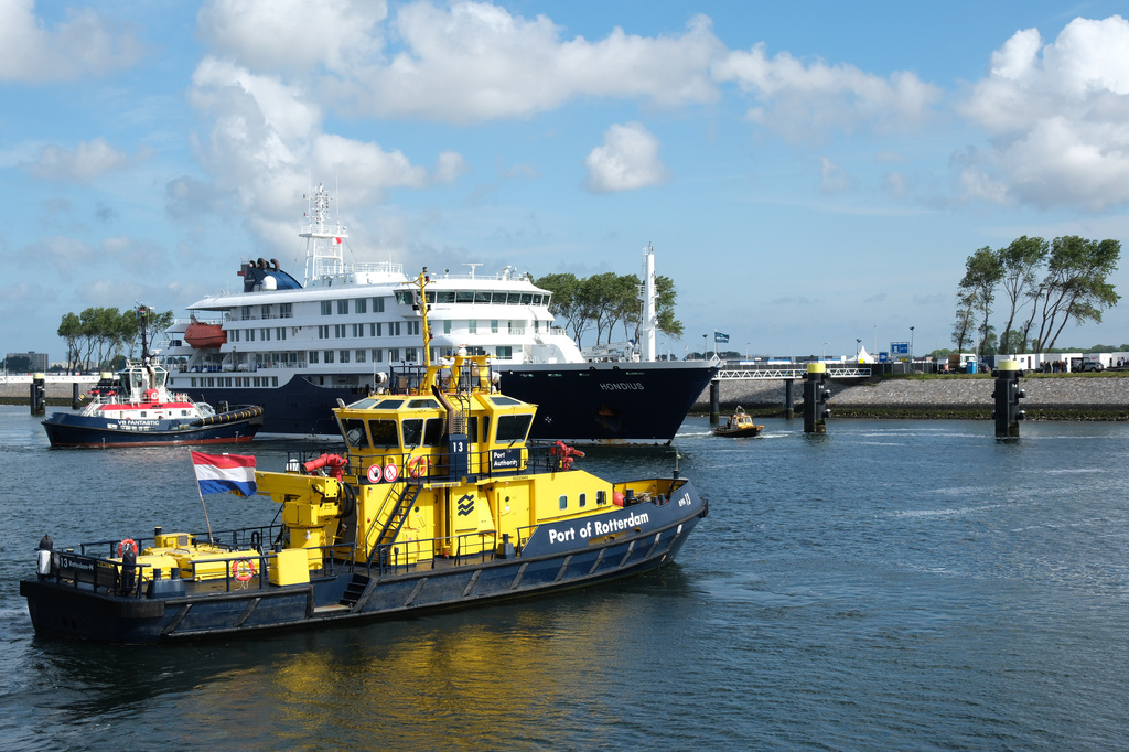 Hantavirus-stricken cruise ship docks in the Netherlands for disinfection
