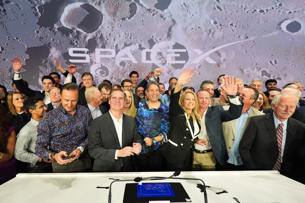 SpaceX stock soars in debut and makes Elon Musk the first trillionaire SpaceX stock soars in debut and makes Elon Musk the first trillionaire
