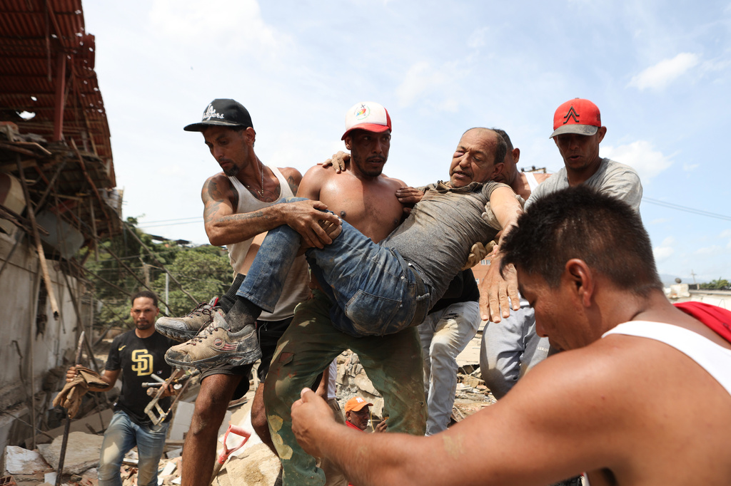 Neighbors dig through Venezuela rubble to search for loved ones as death toll climbs