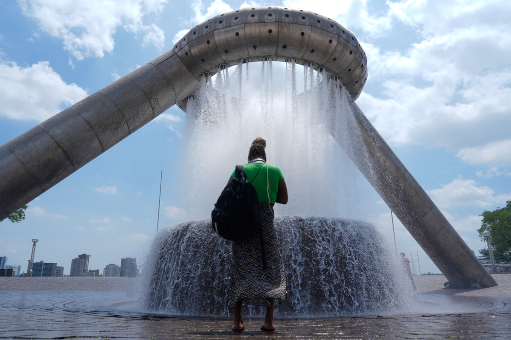 Forecasters cite ‘dangerous’ conditions as heat scorches Midwest while on its way to the East