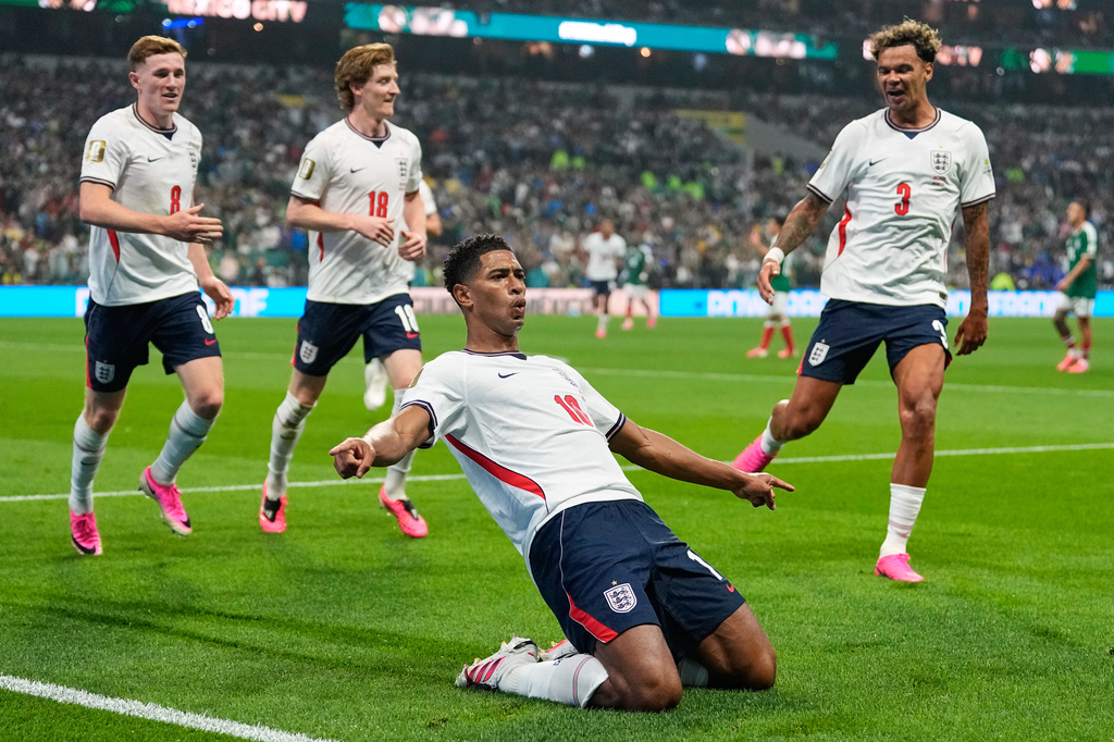 England hands Mexico its first World Cup loss at Estadio Azteca, winning 3-2 to reach quarterfinals England hands Mexico its first World Cup loss at Estadio Azteca, winning 3-2 to reach quarterfinals