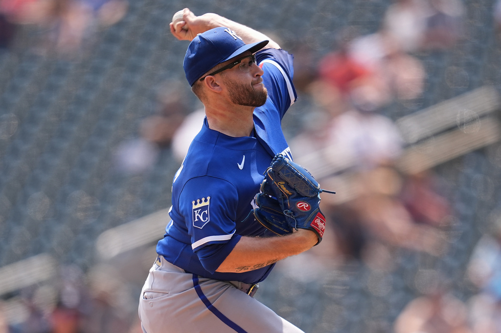 Royals lefty Noah Cameron has a no-hitter broken up by the Twins’ Ryan Jeffers to start the 7th Royals lefty Noah Cameron has a no-hitter broken up by the Twins’ Ryan Jeffers to start the 7th