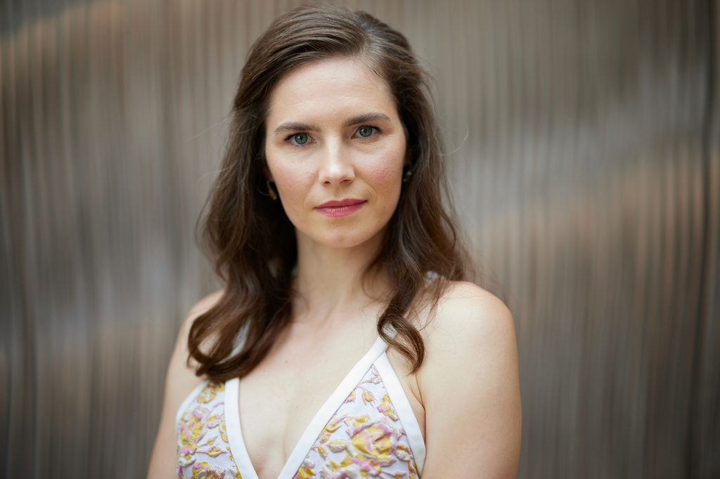 Amanda Knox defends her comedy show at Edinburgh festival as honoring her murdered former roommate