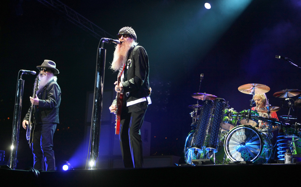 Frank Beard, Rock & Roll Hall of Fame drummer of boogie-rock trio ZZ Top, dies at 77 Frank Beard, Rock & Roll Hall of Fame drummer of boogie-rock trio ZZ Top, dies at 77