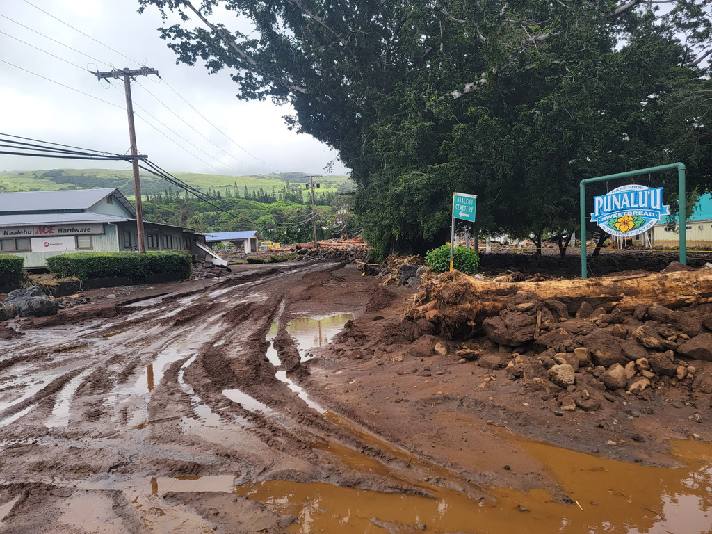 Still recovering from Hurricane Lala, Hawaii prepares for a possible weekend cyclone
