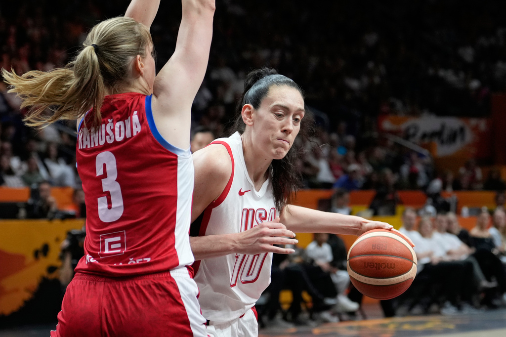 Breanna Stewart embraces pressure on US as new faces chase a fifth straight World Cup Breanna Stewart embraces pressure on US as new faces chase a fifth straight World Cup