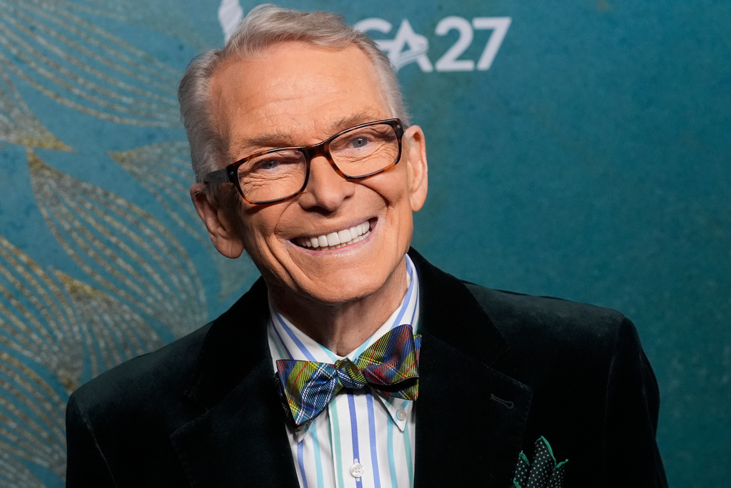 Bob Mackie, designer to the stars who dressed Cher and Marilyn and defined ’70s glamour, dies at 87