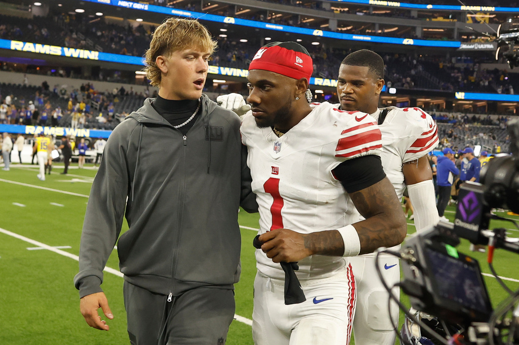 Jaxson Dart injures his knee as several Giants stars get banged up in loss to Rams Jaxson Dart injures his knee as several Giants stars get banged up in loss to Rams