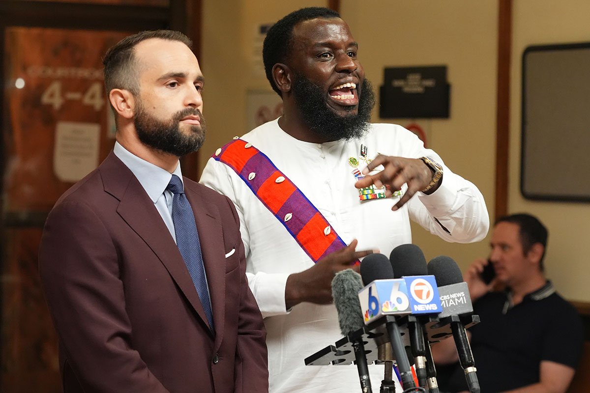Ex-NFL star Antonio Brown appears in Miami court but judge delays hearing on expected plea deal Ex-NFL star Antonio Brown appears in Miami court but judge delays hearing on expected plea deal