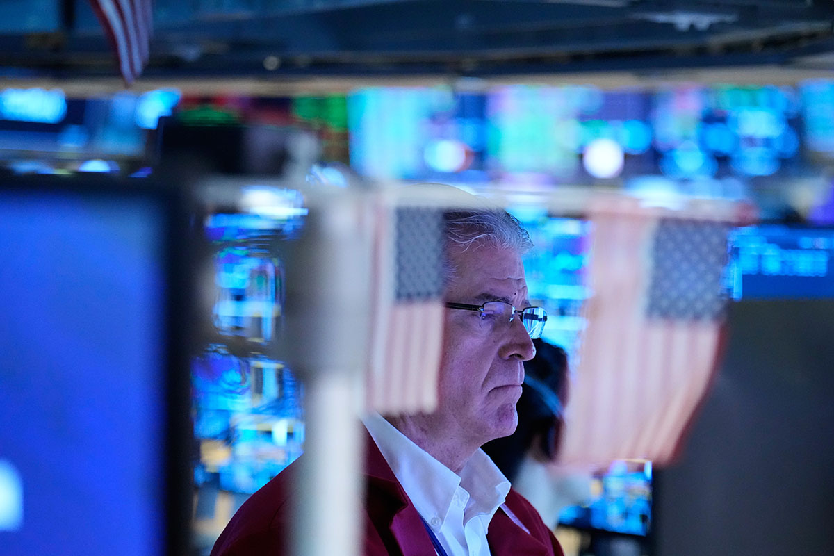 Rising bond yields rattle markets worldwide and overshadow hopes for AI stocks Rising bond yields rattle markets worldwide and overshadow hopes for AI stocks