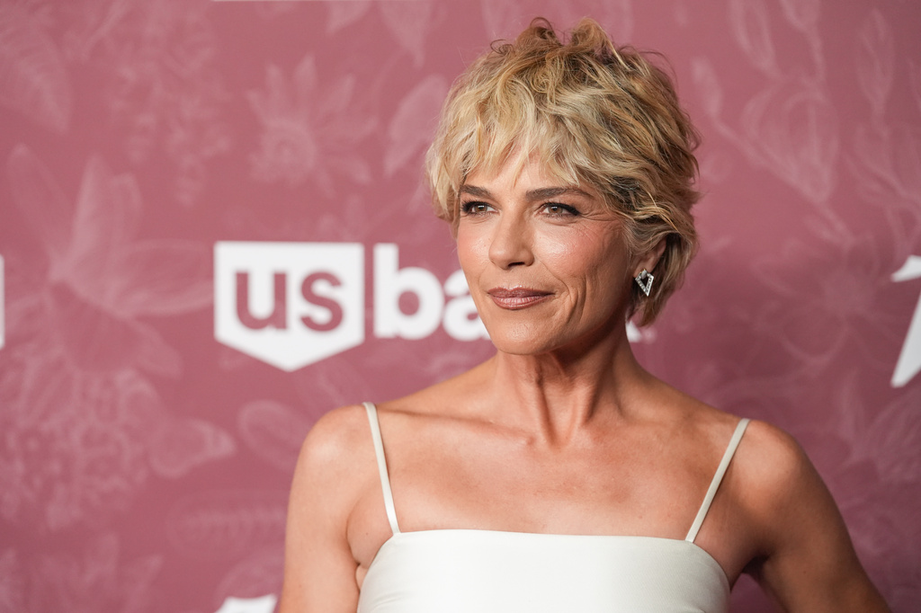 FBI issues actor Selma Blair a summons accusing her of assaults aboard a plane, AP source says FBI issues actor Selma Blair a summons accusing her of assaults aboard a plane, AP source says