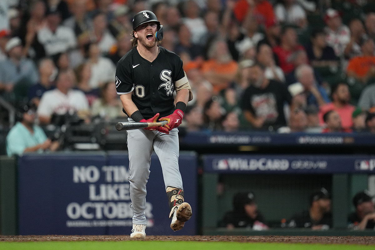 White Sox pounce early, finish sweep of Astros for first playoff series win since 2005