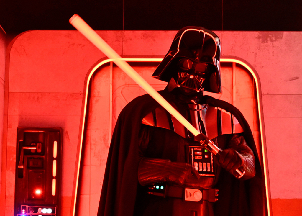 Lightsaber Darth Vader used in ‘I am your father’ duel in ‘Empire Strikes Back’ goes up for auction