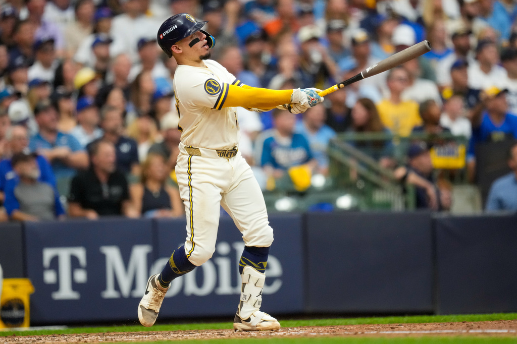 Contreras delivers and Milwaukee’s bullpen shines as the Brewers top the Dodgers 7-4 in NLCS Game 2