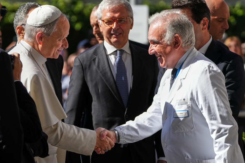 Surgery confirms pope has lung cancer and he had the lower lobe of his right lung removed Surgery confirms pope has lung cancer and he had the lower lobe of his right lung removed